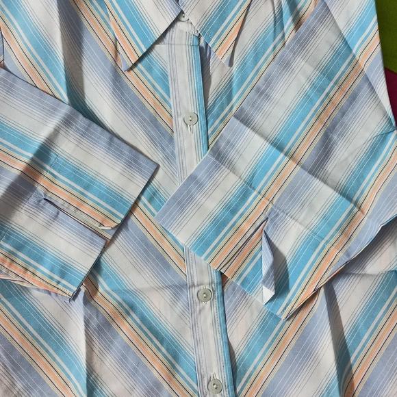 Ladies Shirt - Picture 5 of 6